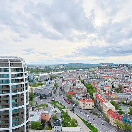 Sky Park Tower 2, Luxury With Free Parking Bratysława