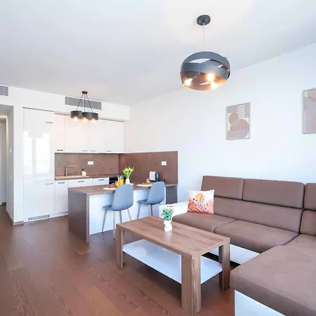 Sky Park Tower 2, Luxury With Free Parking