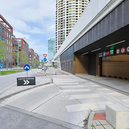 Sky Park Tower 2, Luxury With Free Parking 布拉迪斯拉发