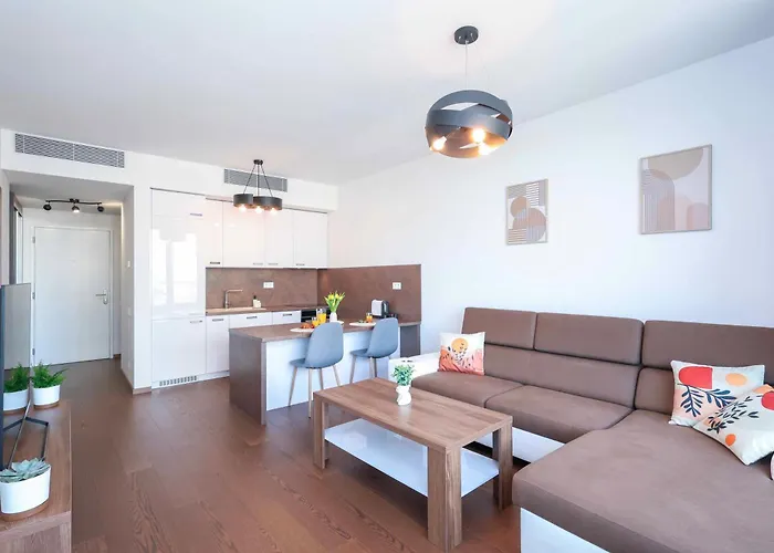 Sky Park Tower 2, Luxury With Free Parking