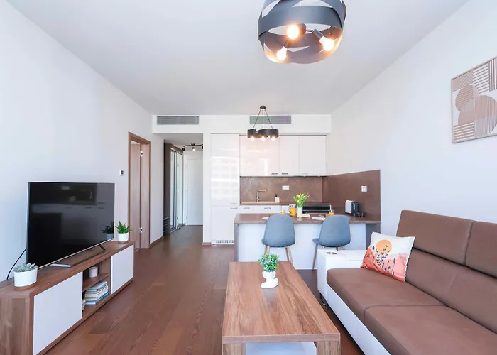 Sky Park Tower 2, Luxury With Free Parking